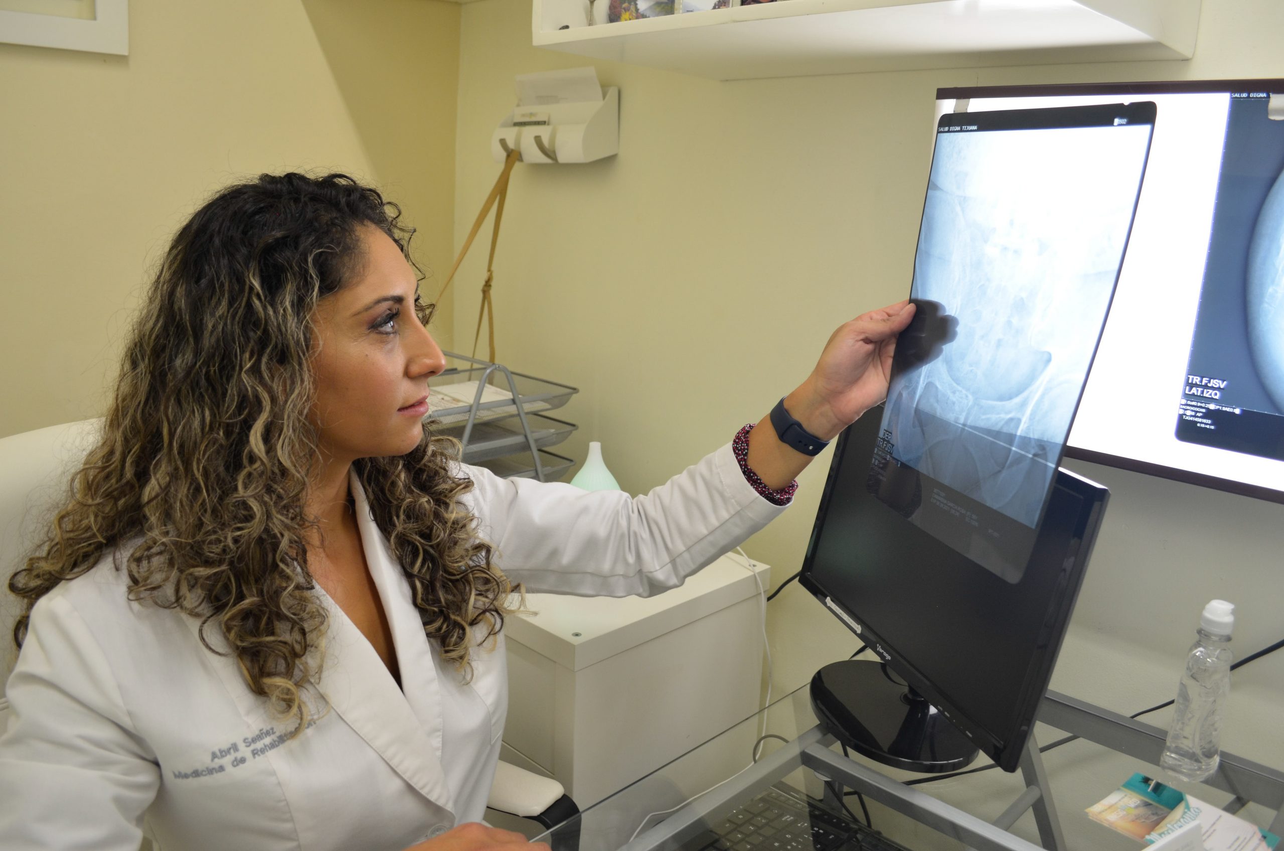 Dra. Seañez, fundadora y directora de FisioDoctors, clínica de rehabilitación en Tijuana